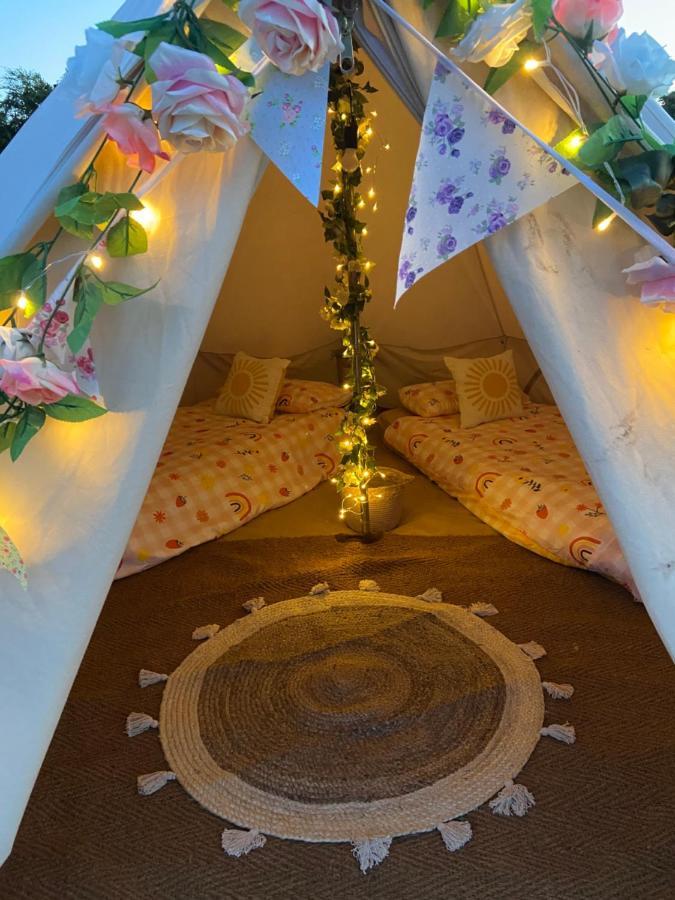 Отель Country Bumpkins Luxury Glamping Wellingore Экстерьер фото