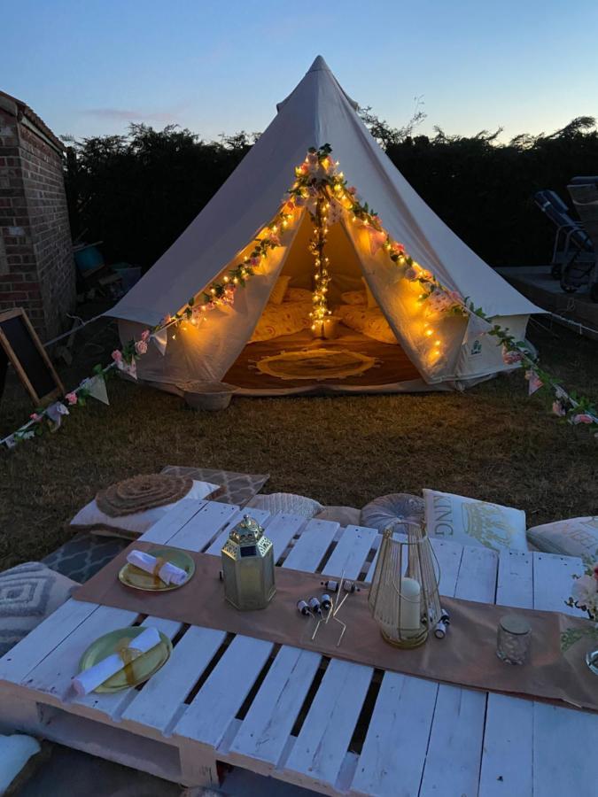 Отель Country Bumpkins Luxury Glamping Wellingore Экстерьер фото