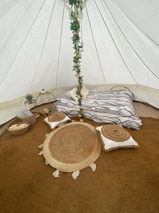 Отель Country Bumpkins Luxury Glamping Wellingore Экстерьер фото