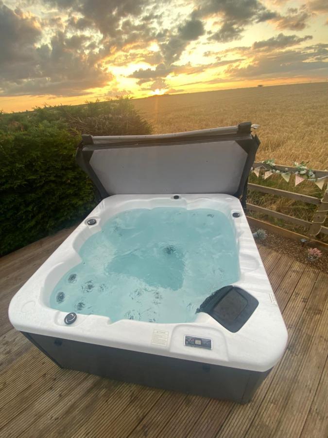 Отель Country Bumpkins Luxury Glamping Wellingore Экстерьер фото