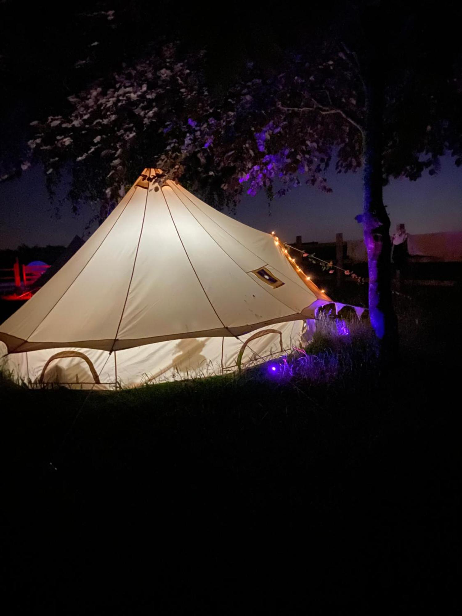 Отель Country Bumpkins Luxury Glamping Wellingore Экстерьер фото