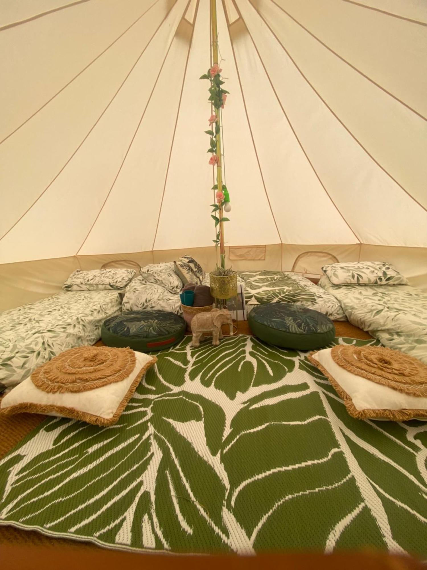 Отель Country Bumpkins Luxury Glamping Wellingore Экстерьер фото