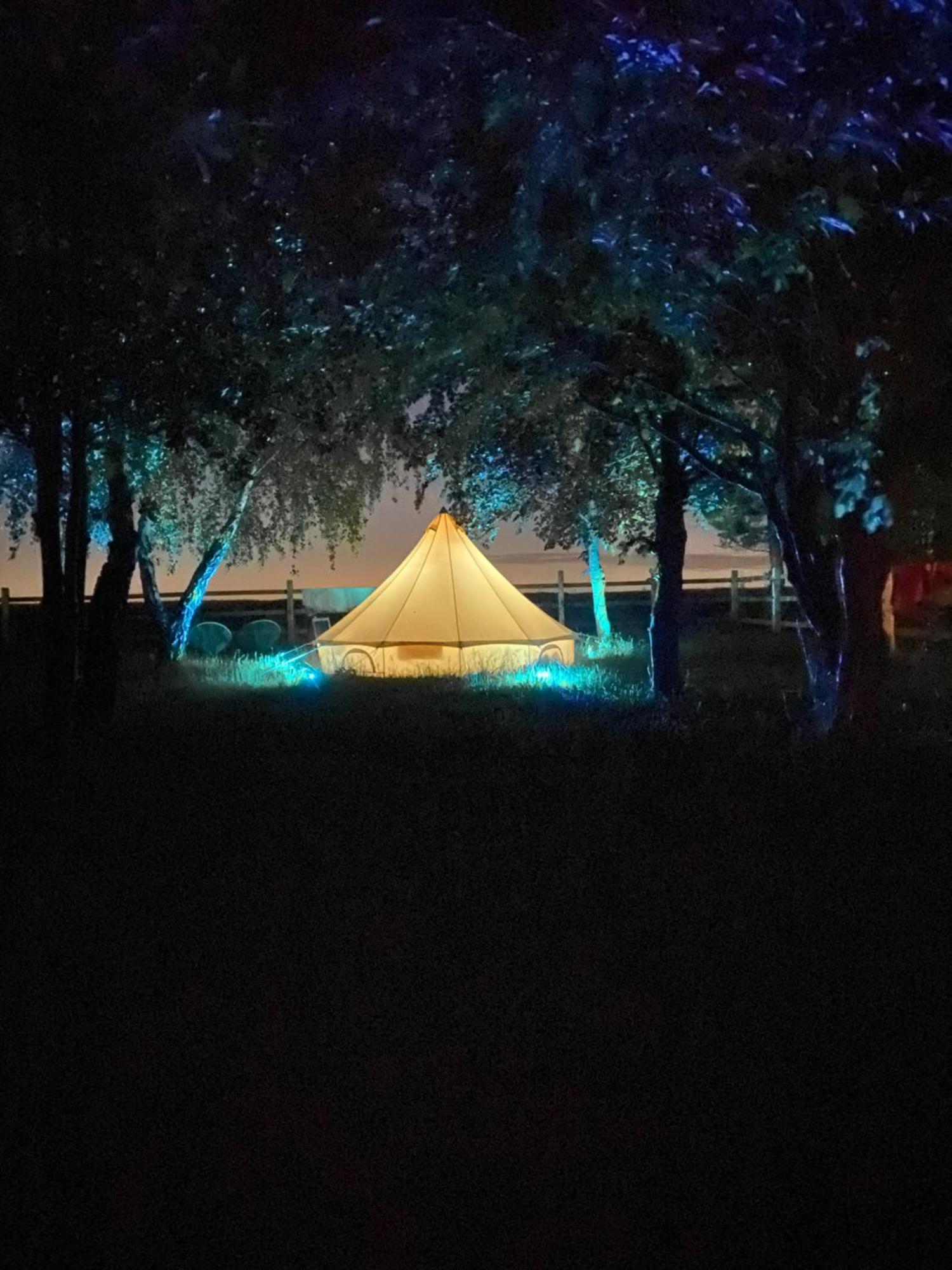 Отель Country Bumpkins Luxury Glamping Wellingore Экстерьер фото