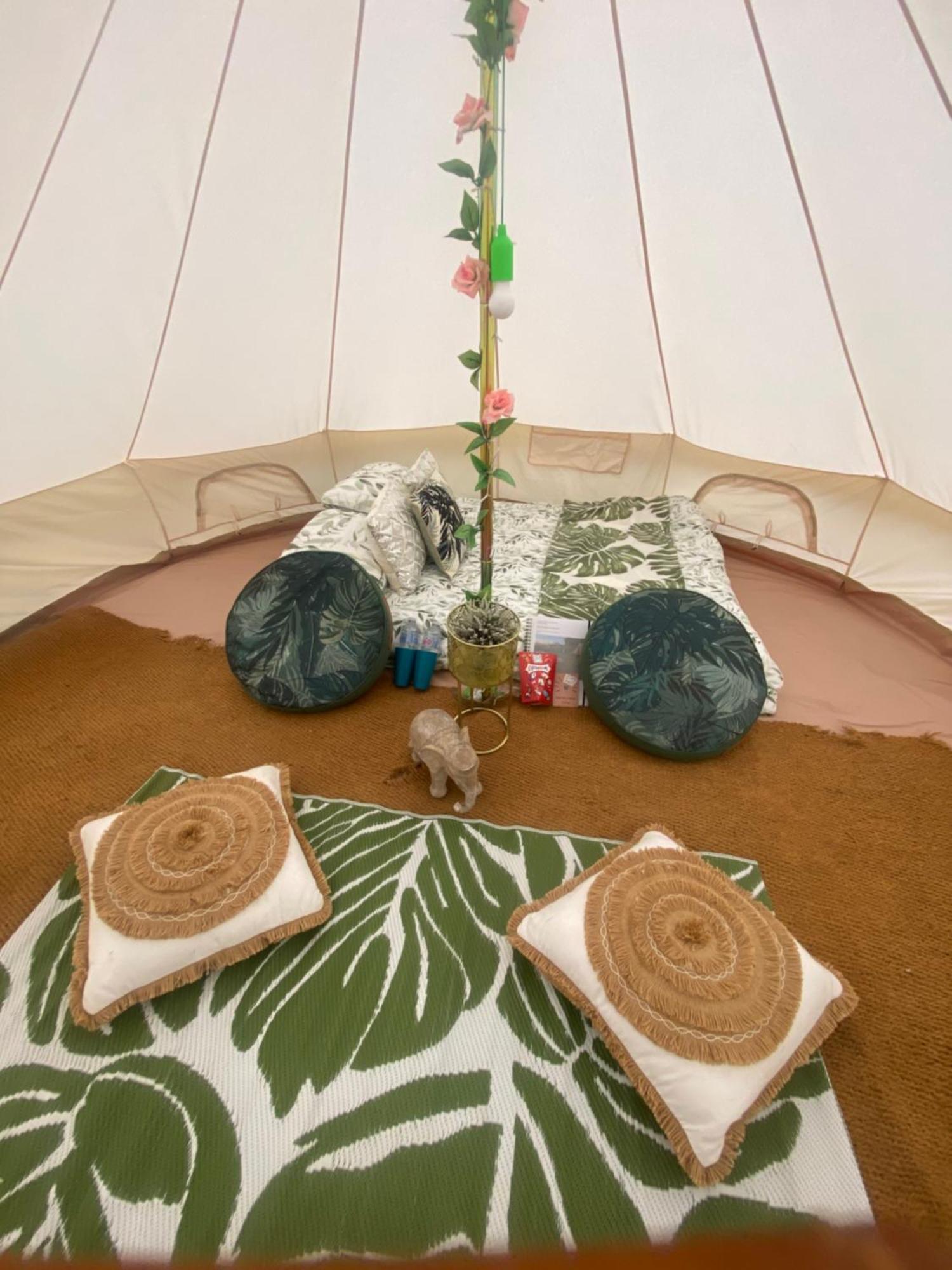 Отель Country Bumpkins Luxury Glamping Wellingore Экстерьер фото