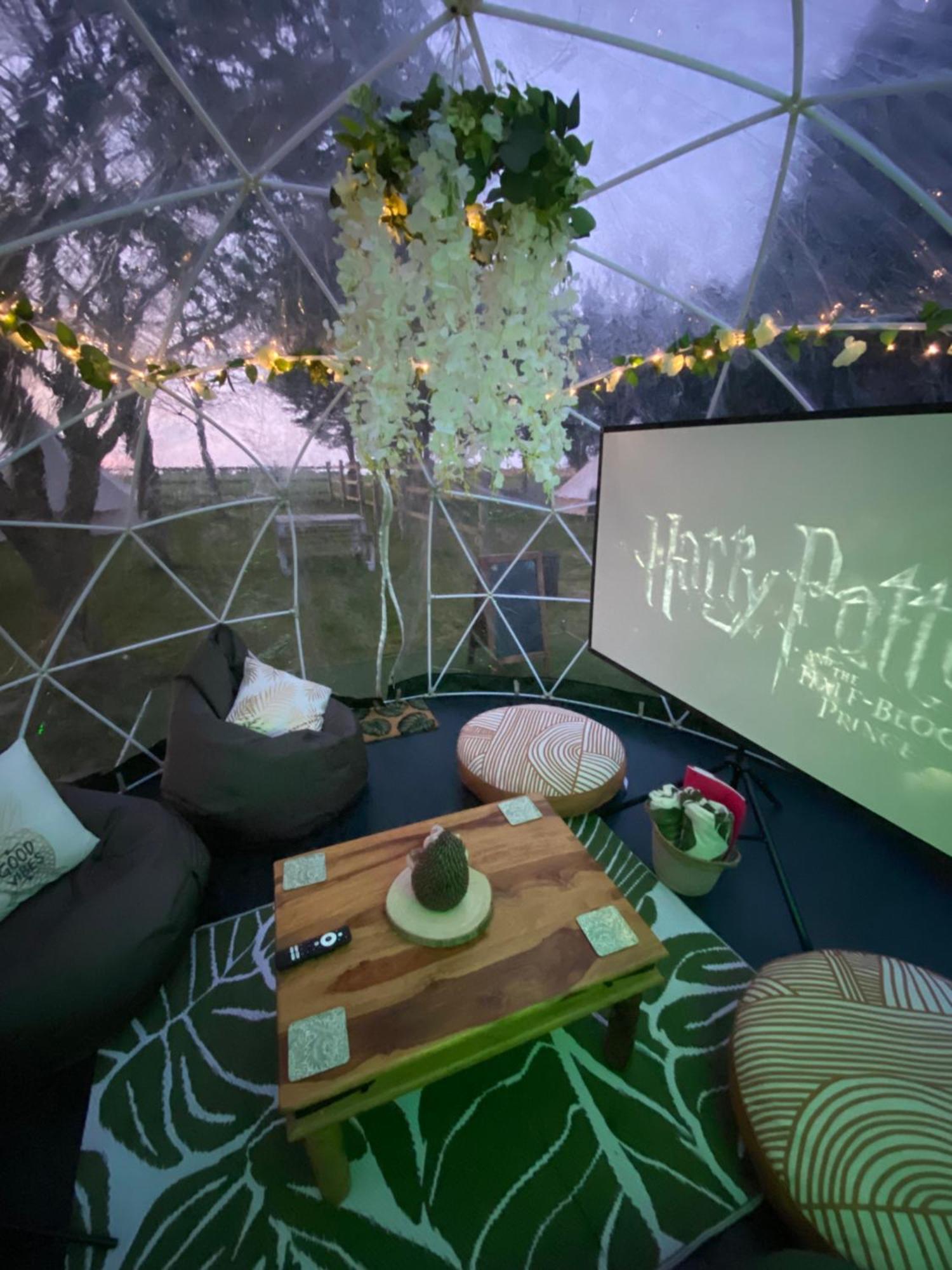 Отель Country Bumpkins Luxury Glamping Wellingore Экстерьер фото